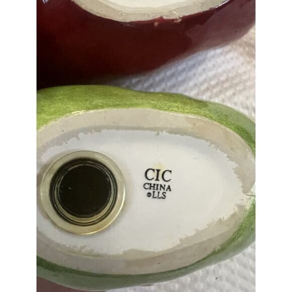 Certified International CIC La Vida Chili Pepper Figural Salt and Pepper Shakers - Picture 12 of 12